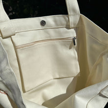 Load image into Gallery viewer, Tote - Vintage Design